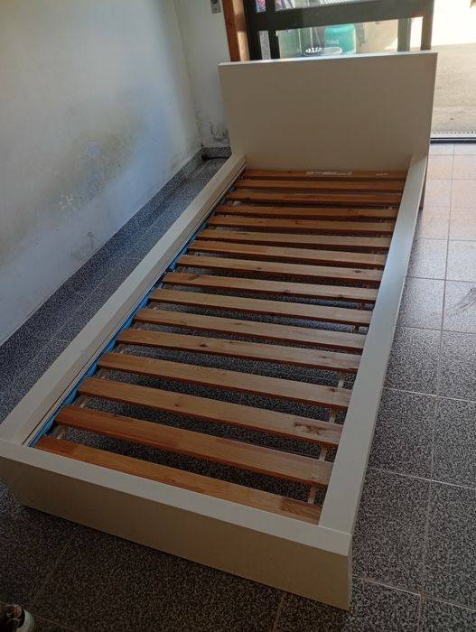 Cama de solteiro IKEA