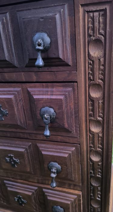 Móvel camiseiro quatro gavetas em madeira maciça de castanho