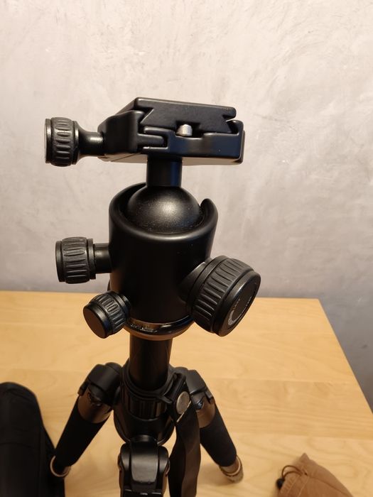 Statyw fotograficzny z głowicą kulową