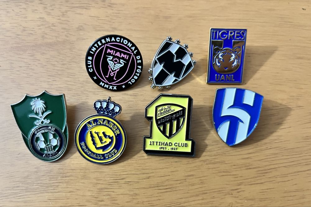 Odznaki / wpinki klubów piłkarskich i reprezentacji krajowych