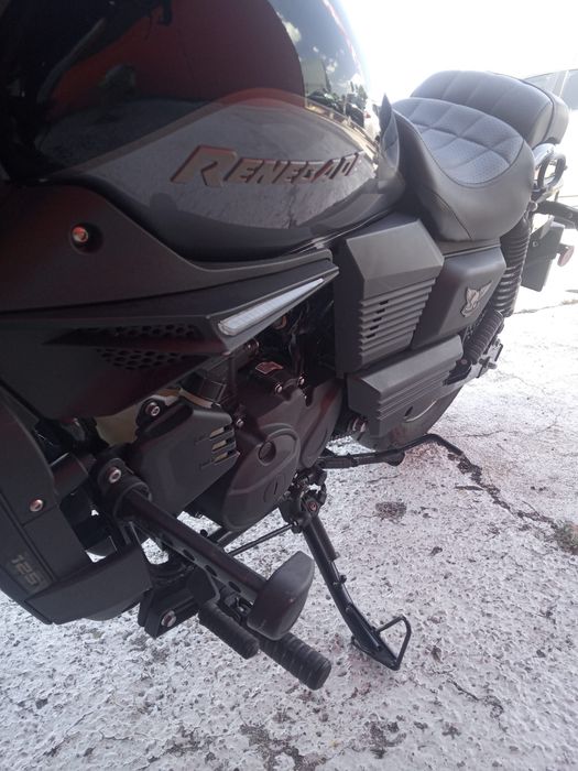 UM COMANDO RENEGADE 125