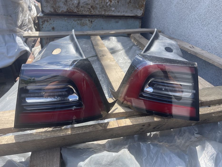 Фонари задние Tesla model 3