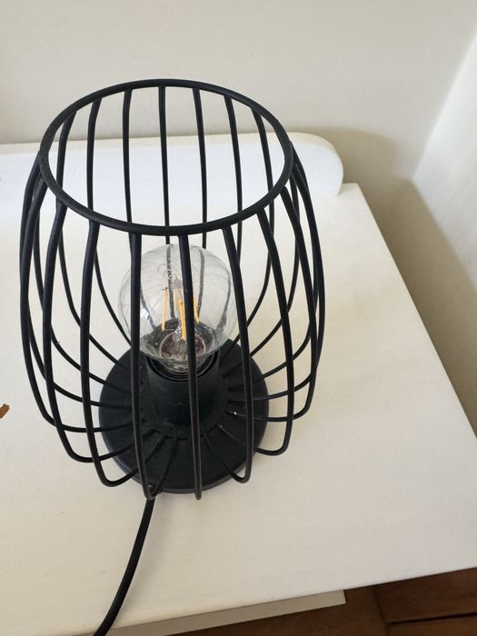 Candeeiro de mesa preto