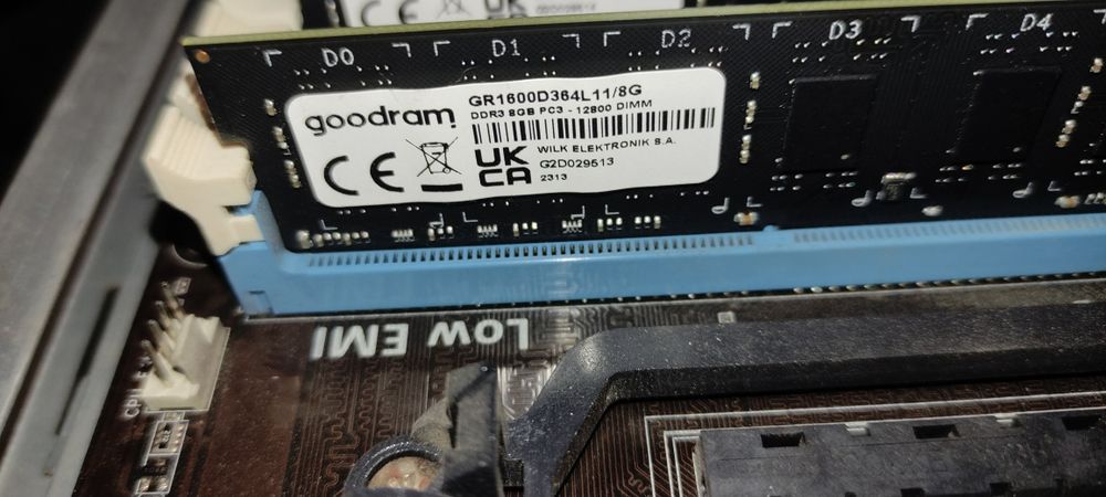 Продам материнську плату процесор і пам'ять у зборі.