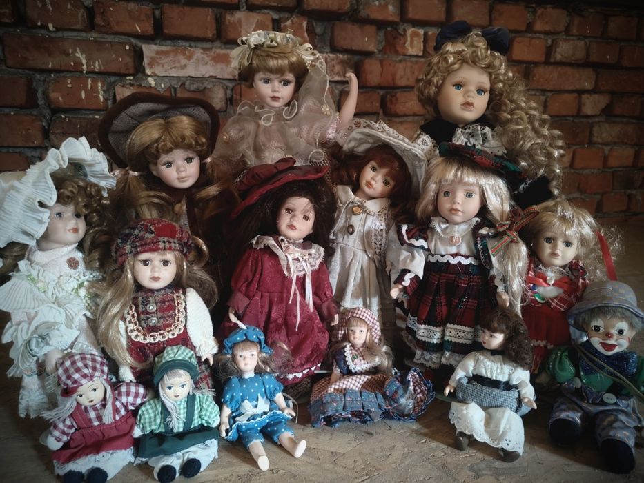 Piękna kolekcja lalek z porcelany