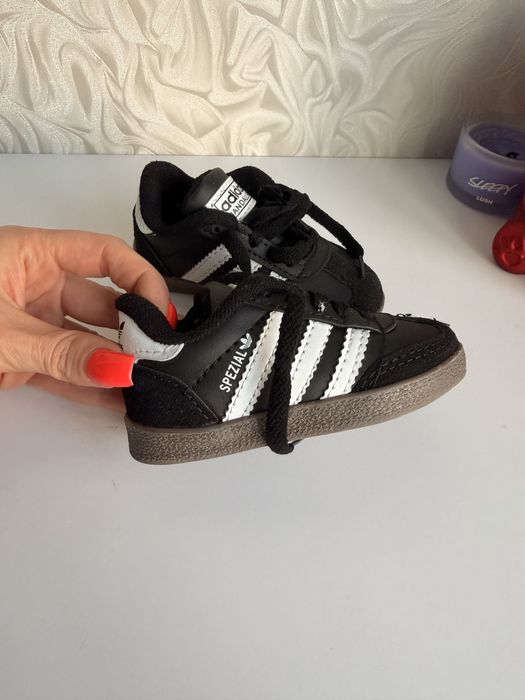 Кросівки Adidas для малюка
