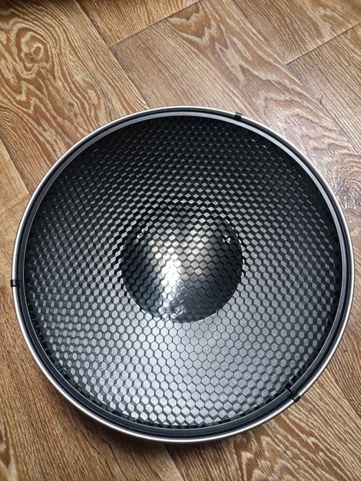 Портретна тарилка из сотами