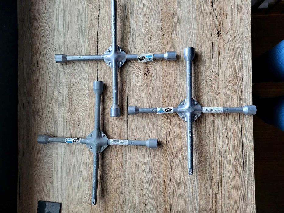 CARPOINT Wzmocniony klucz krzyżakowy 17,19,21 mm i 1/2"