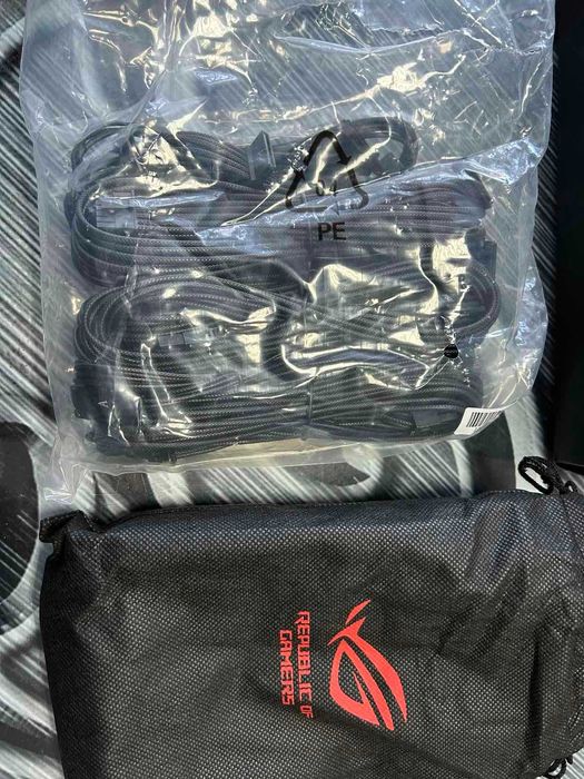 Блок живлення ASUS ROG Loki 1000W Platinum