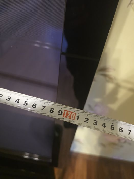 Большой телевизор Samsung с тумбой