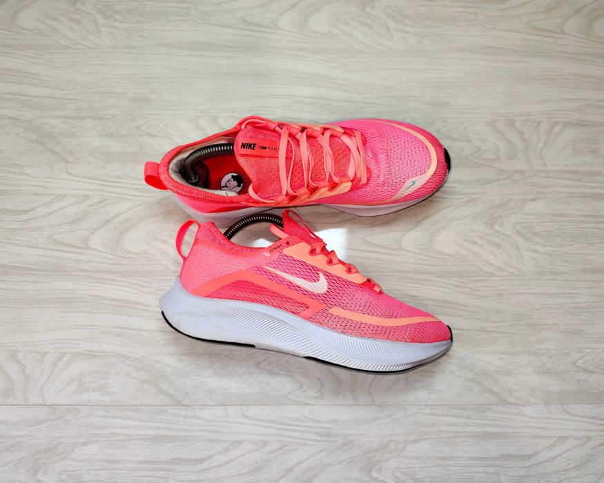 Оригінальні Кросівки Nike Zoom Fly 4