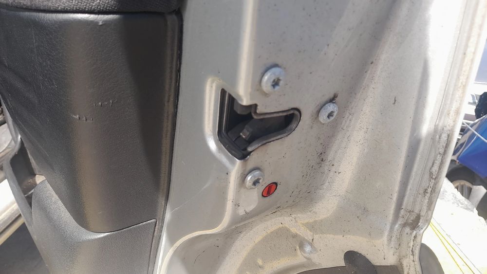 Fechadura / fecho porta trás direito OPEL Zafira A (F75_)