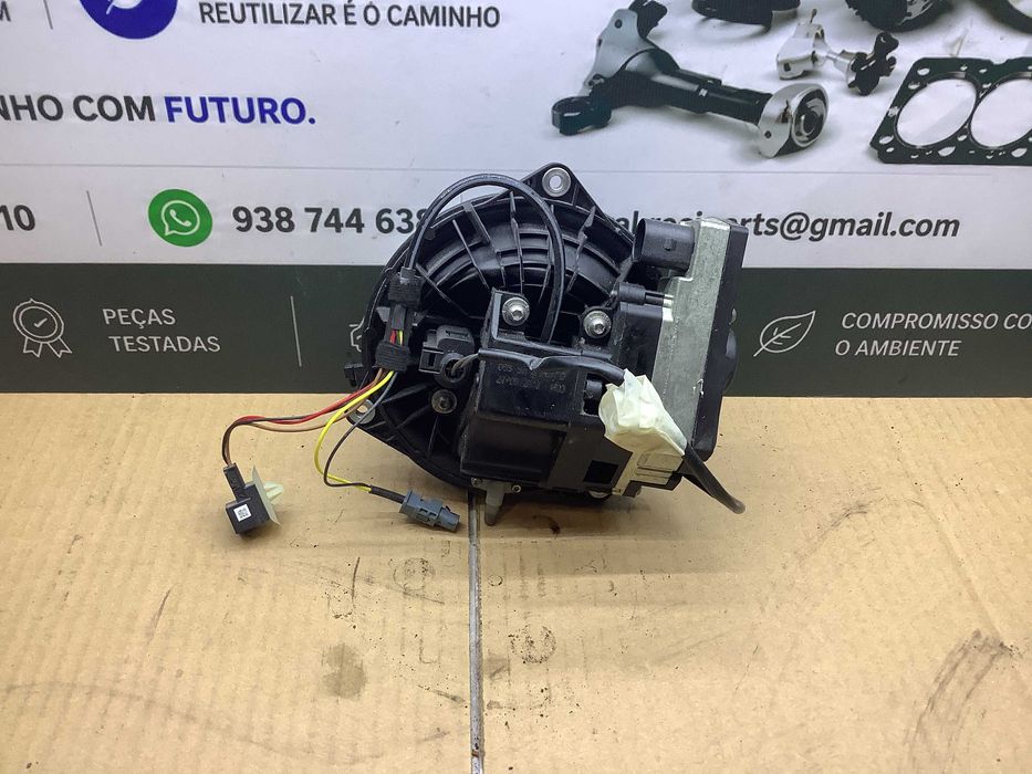 Puxador da mala Volkswagen Golf VII