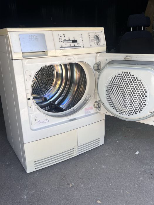 Maquina de sercar roupa AEG