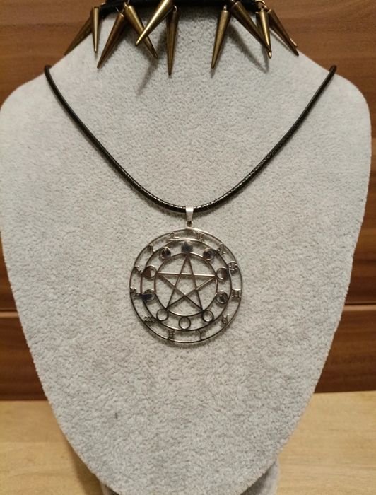 zestaw ubrań i dodatki