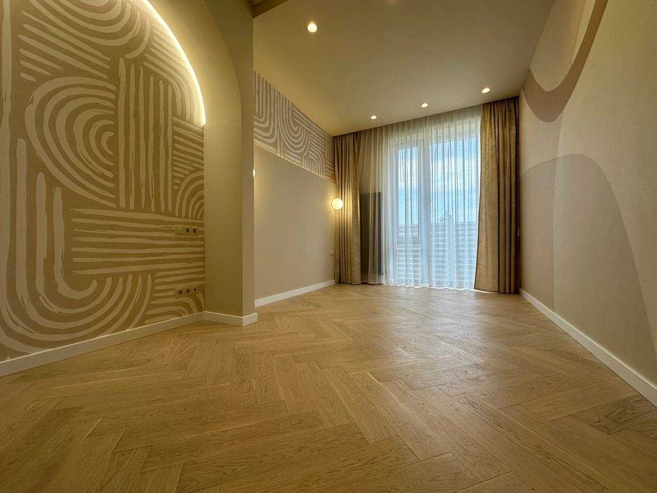 В продаже новый современный дом с бассейном в районе 12ст. Б. Фонтана.