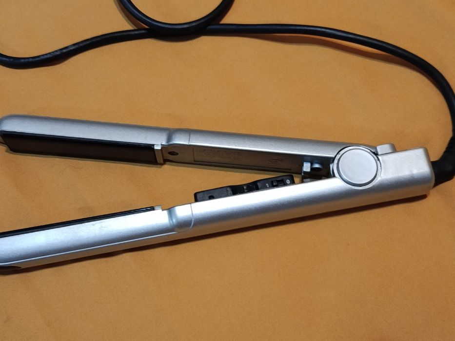 Alisador de cabelo com placas de cerâmica