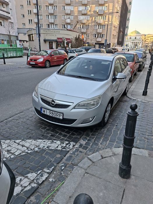 Sprzedam, Opel Astra kombi 2011 rok