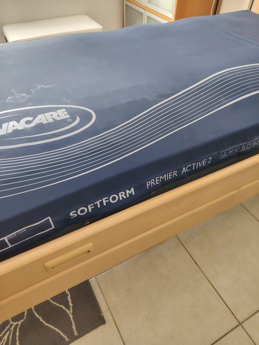 Cama geriátrica para pessoas acamadas