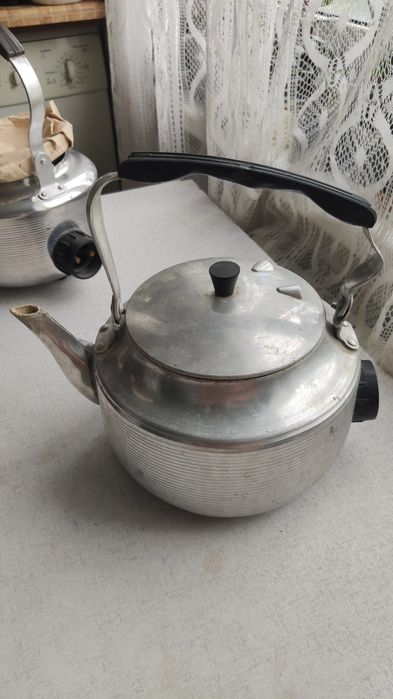 Продам практически новый и б/у электрочайник, кипятильник.