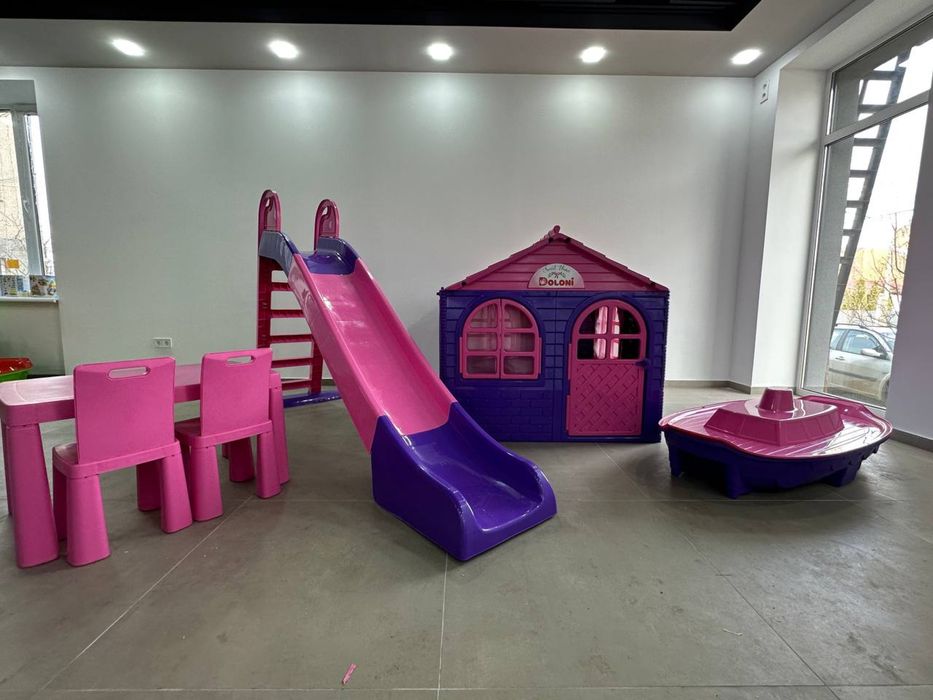 Розпродаж! Набір дитячий будиночок,гірка,пісочниця,стіл та стільці