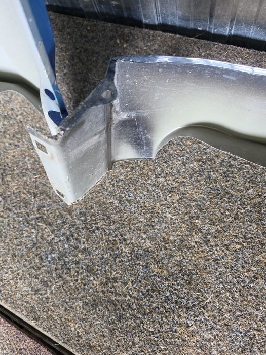 Błotnik prawy Ford Fiesta MK7 08-