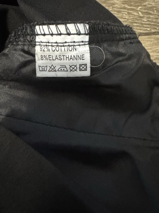 Czarne spodnie z suwakami