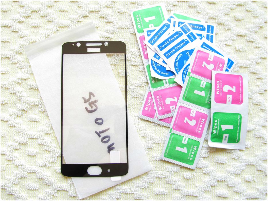 Качественное черное стекло к смартфону Moto G5 (новое)