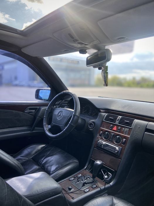 Mercedes w210 на автомате,газ/бензин