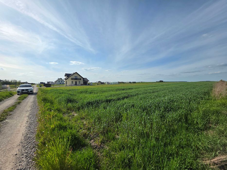 Duża działka pod zabudowę jednorodzinną 12 km od Kielc