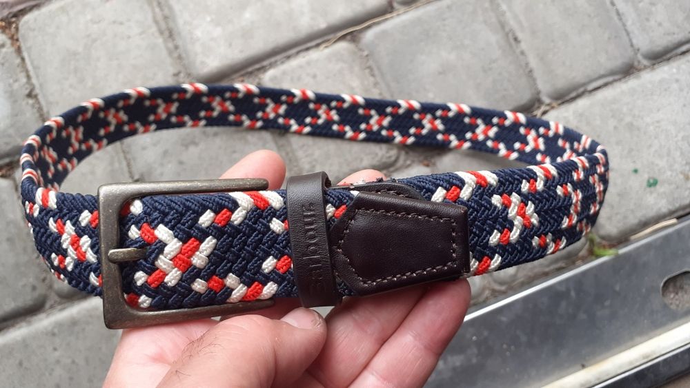 Плетеный эластичный ремень Barbour в морских цветах.Длина 105см,ширина 34см.Отличное состояние.