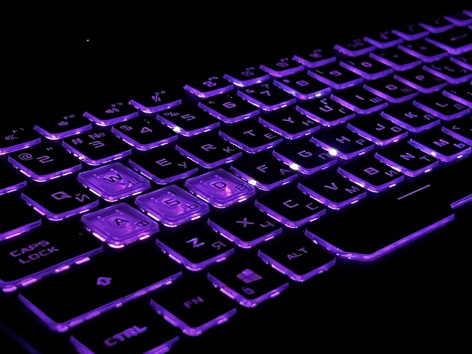 Asus TUF 17, GTX1660ti, Ryzen 9 4900h, 120hz