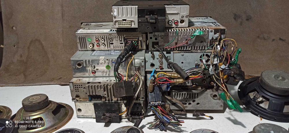 Динамики колонки магнитолы