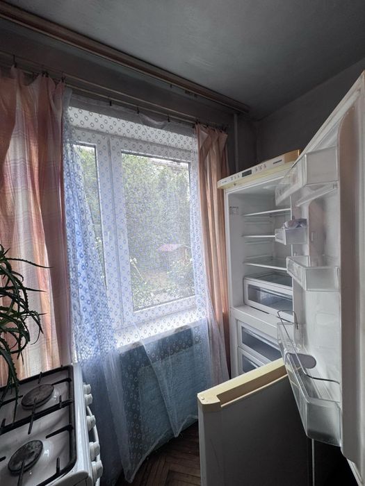 продам 2 кім в центрі