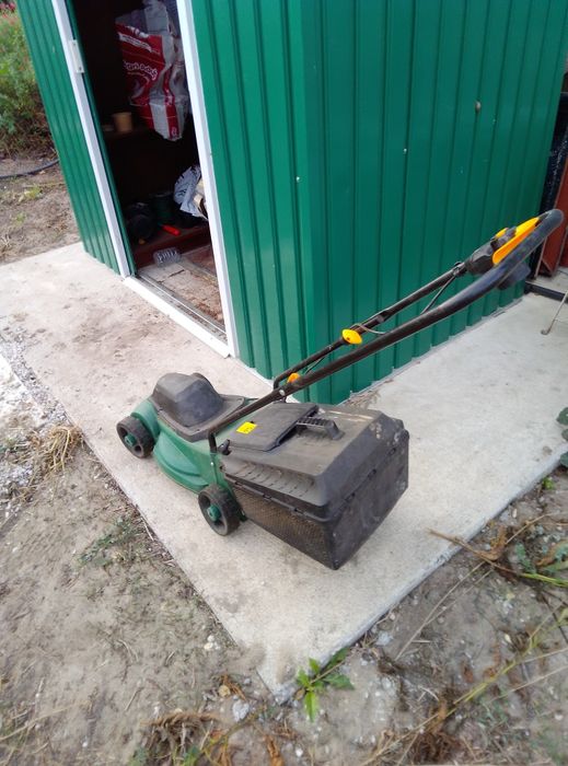 Máquina de cortar relva eléctrica