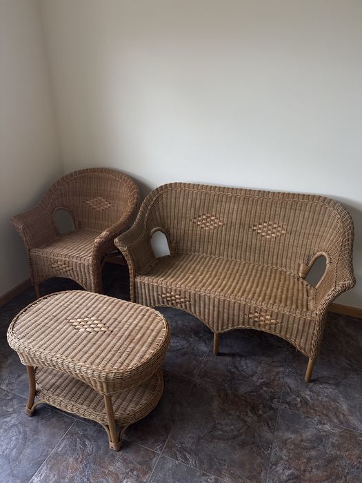 Cadeiras e mesa jardim ou interior