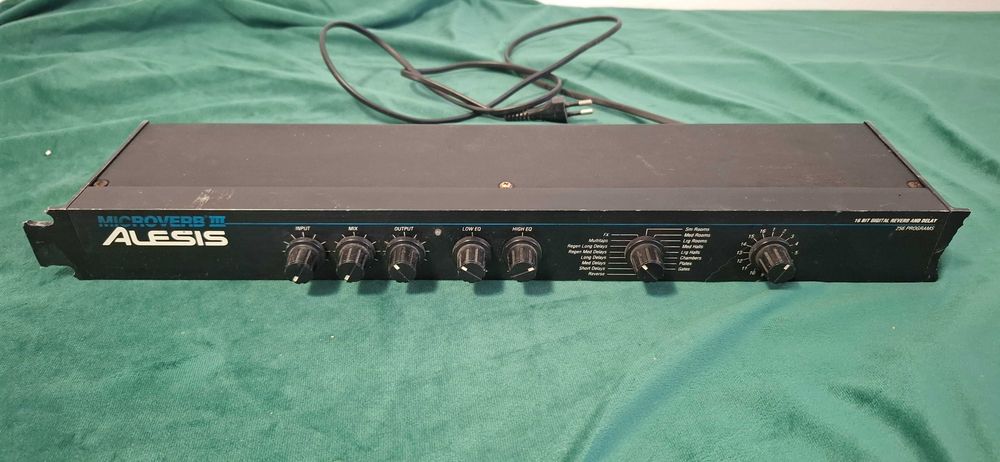 Alesis MicroVerb III 16-bit Reverb Delay 256 programów rack 19 procesor efektów vintage