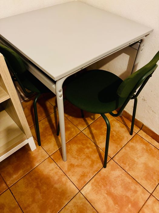 URGENTE SÓ ESTE FIM DE SEMANA: Sala Completa IKEA (Móvel TV, Estante, Mesa)