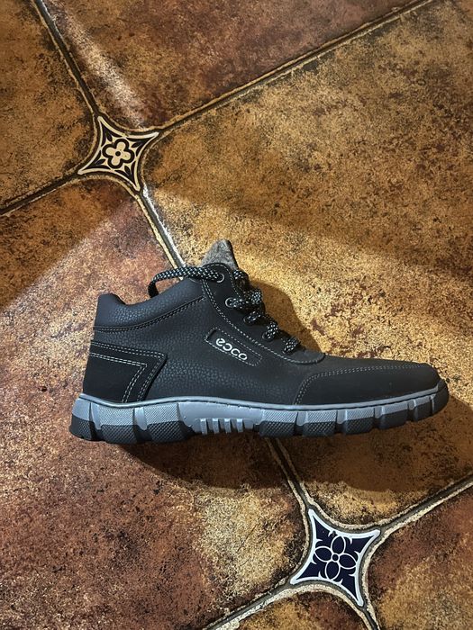 Продам чоловічі,зимні черевики