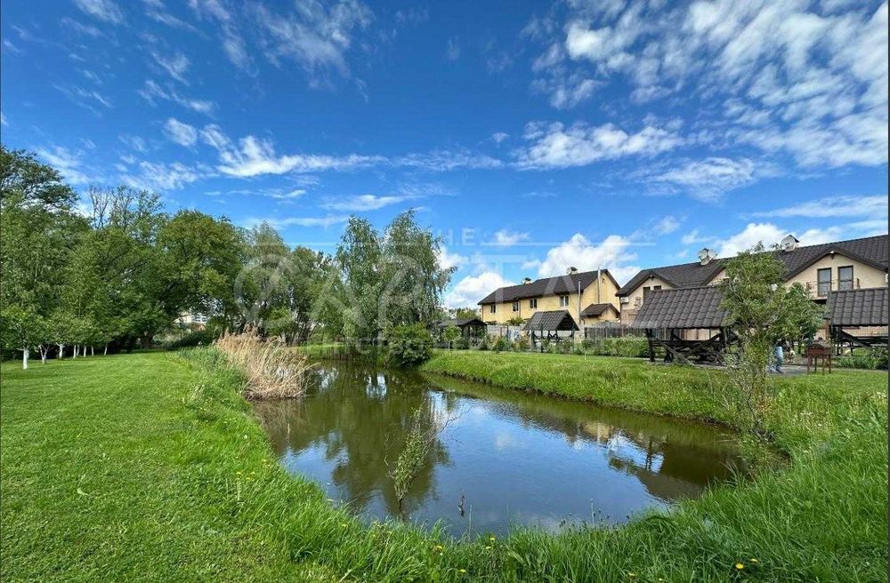 Продаж жилого комплексу, 9 таун-хаусів, усі здані, окупність 10 років