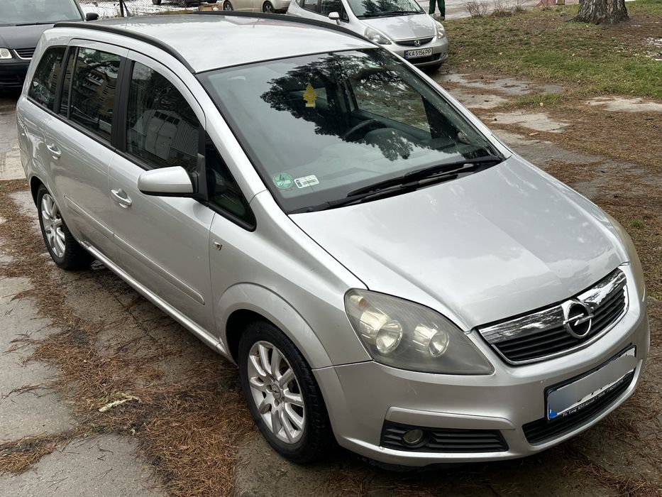 Свіжопригнаний Опель Зефіра Б 1.8Газ/Бензин не розмитнений в Києві вже