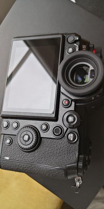 Panasonic Lumix DC-S1R 47mp