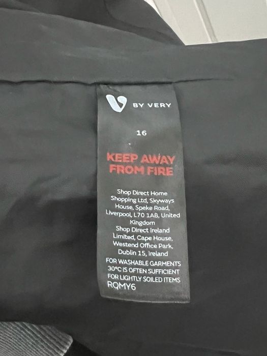 Тепла подовжена жіноча жилетка By Very