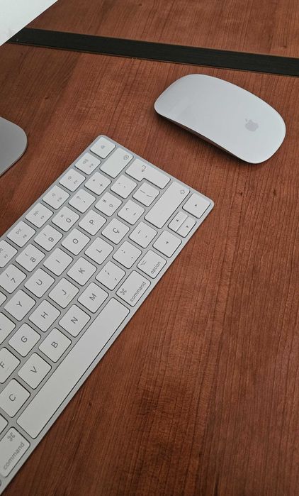 iMac em excelente estado com conector de memória