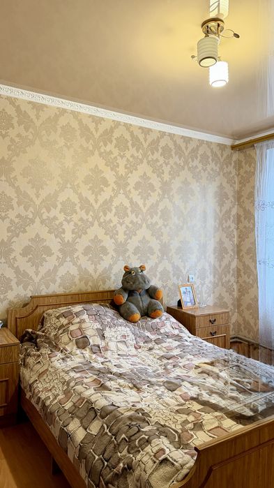 Здається в оренду три кімнатна квартира