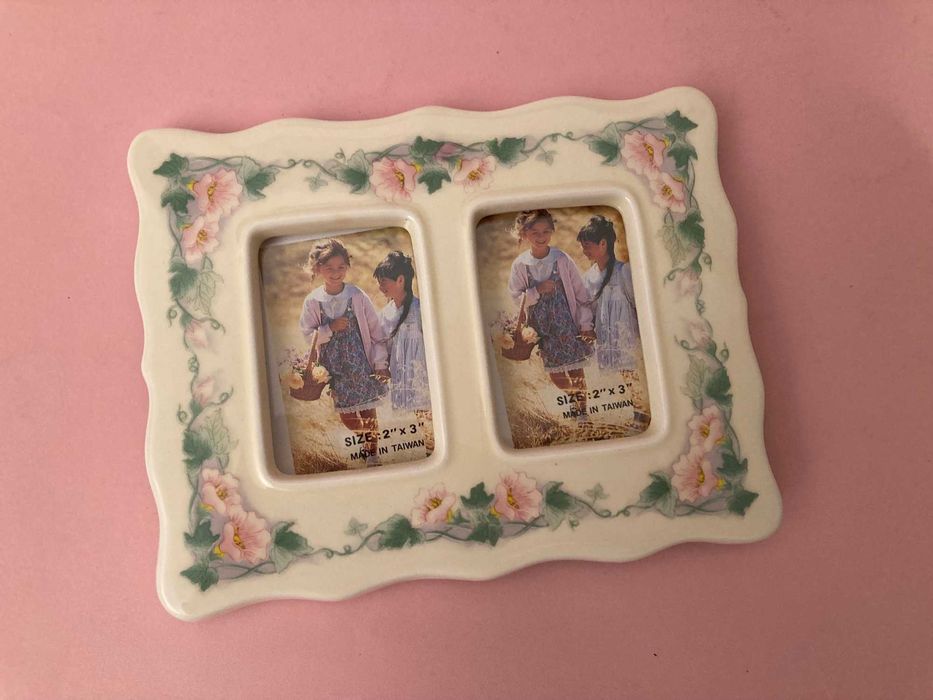Moldura Vintage muito bonita em cerâmica Nunca usada em caixa