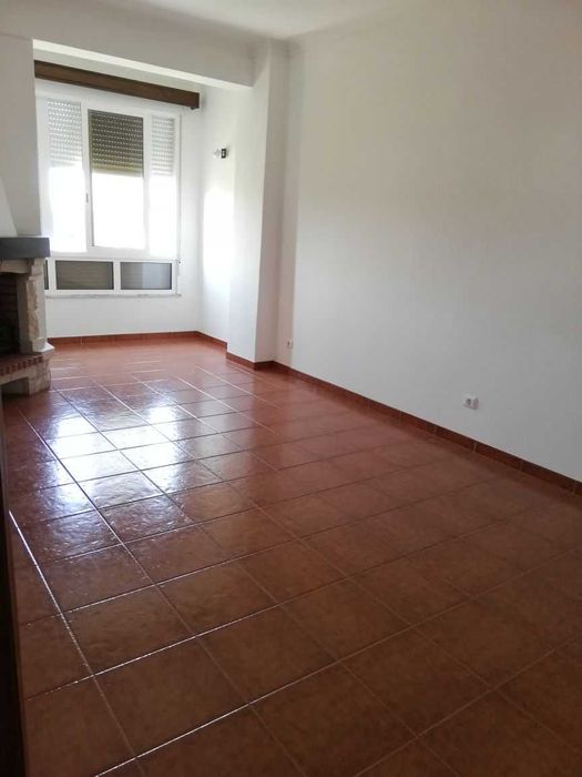 Apartamento Espaçoso - Santa Iria
