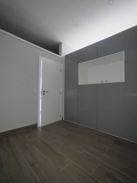 Apartamento com Entrada Independente ao Amial – Porto