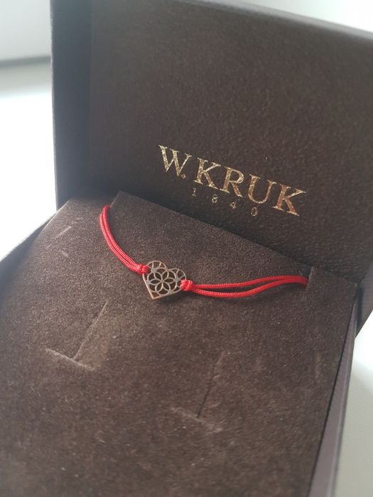 Czerwona bransoletka z serduszkiem