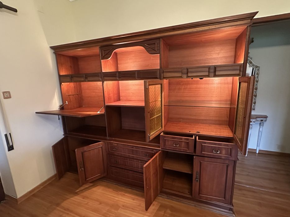Móvel de Sala de Jantar Castanho